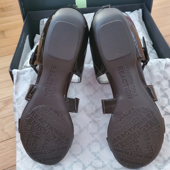 New in Box Kenneth Cole Reaction brown sandals - Picture 4 of 9